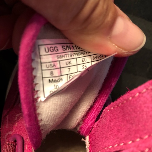 EUC UGG runners - Picture 4 of 7